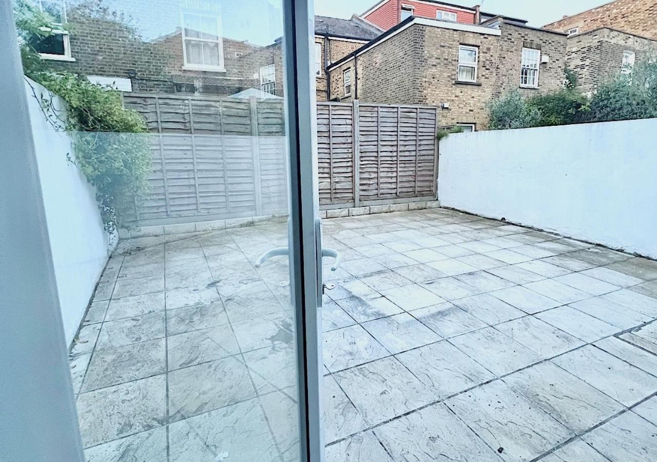 Charming 3-Bed Flat In Shepherds Bush - Sleeps 9 Londen Buitenkant foto