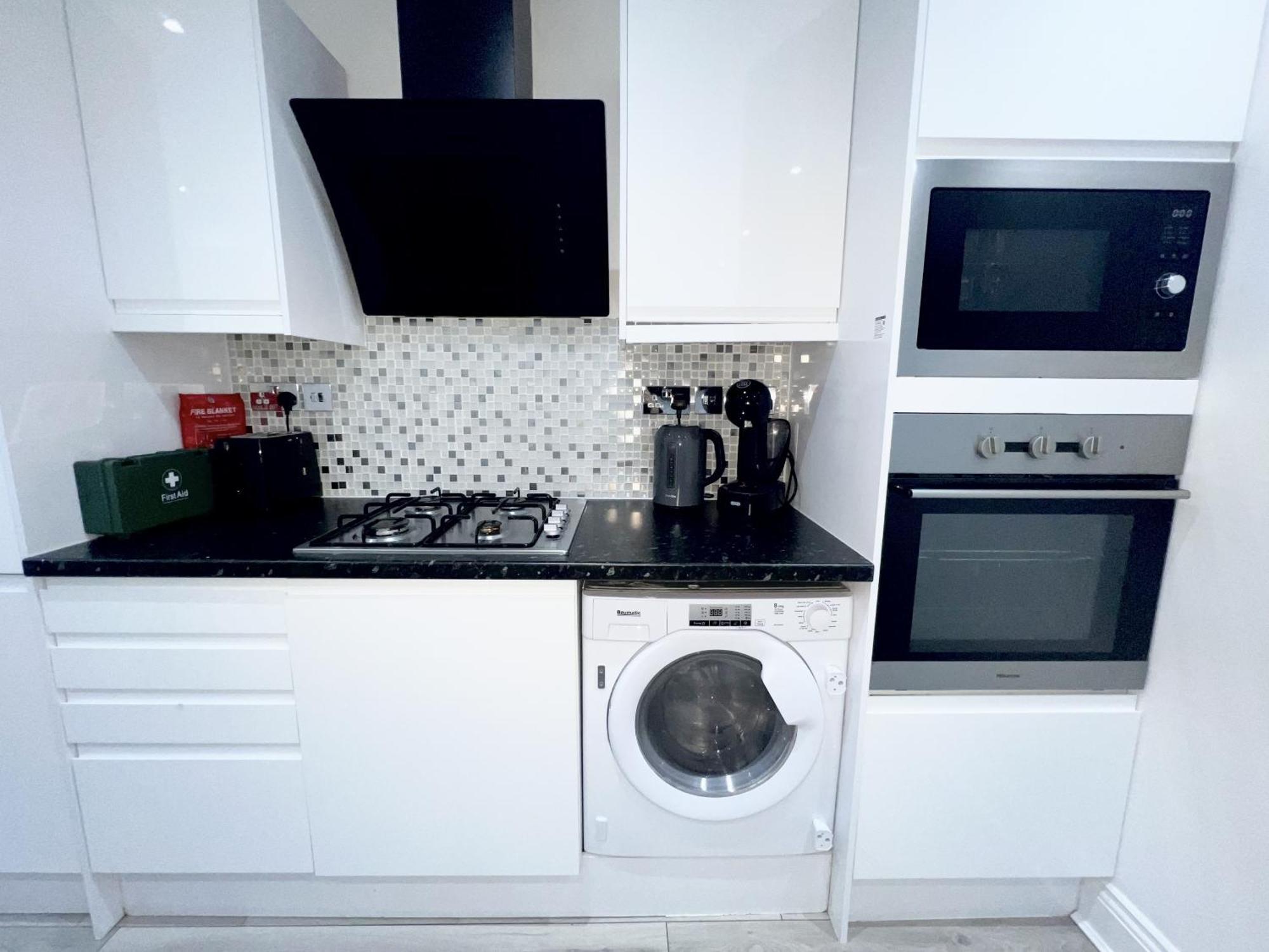 Charming 3-Bed Flat In Shepherds Bush - Sleeps 9 Londen Buitenkant foto
