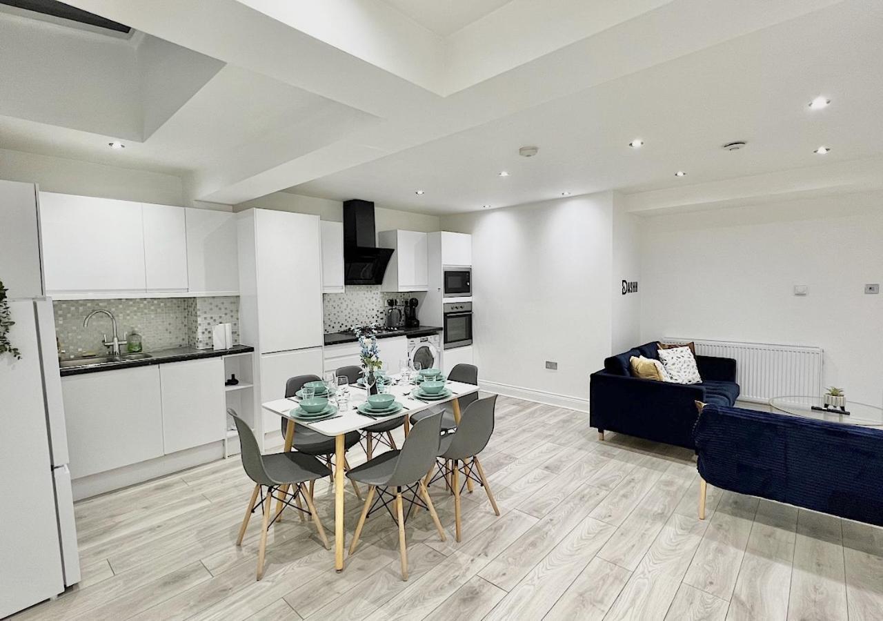 Charming 3-Bed Flat In Shepherds Bush - Sleeps 9 Londen Buitenkant foto