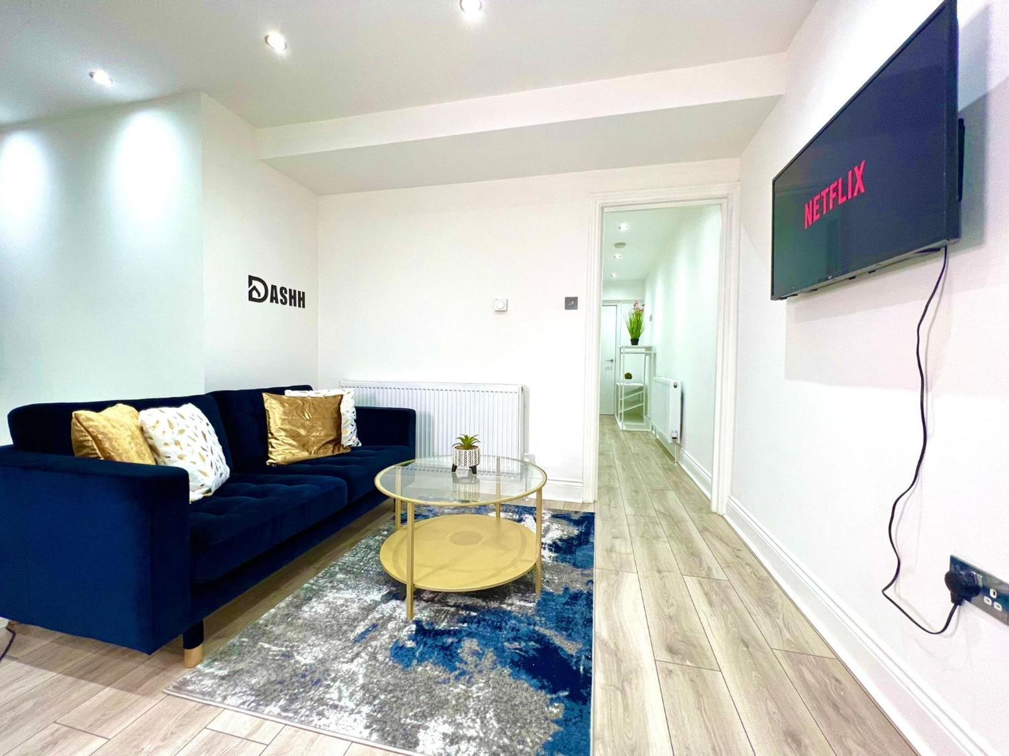 Charming 3-Bed Flat In Shepherds Bush - Sleeps 9 Londen Buitenkant foto